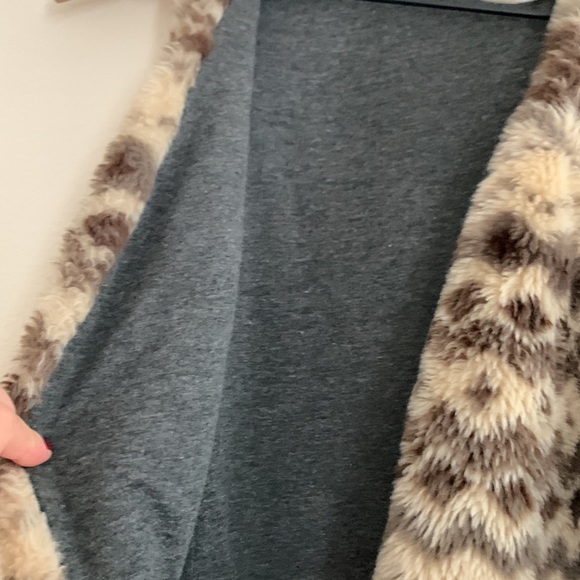 Faux fur vest from ZARA size Small with brown belt - Picture 3 of 3